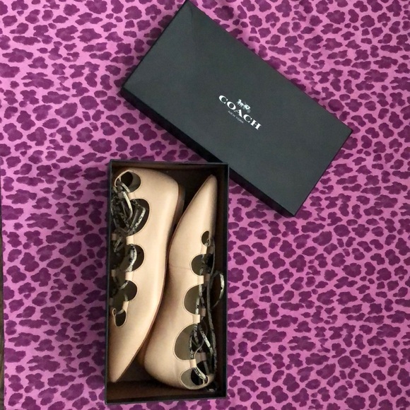 Coach EUC Justine lace up cream flats 8 - Picture 5 of 5
